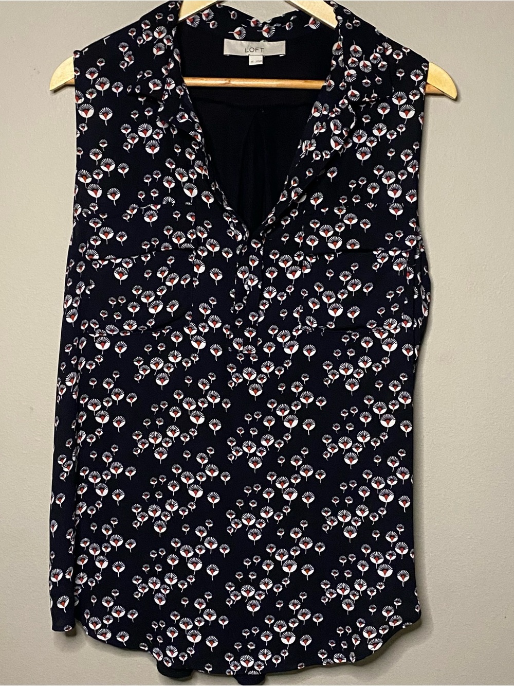 Ann Taylor Loft Sleeveless Floral Black Chiffon Blouse Women XL Black Red V-Neck